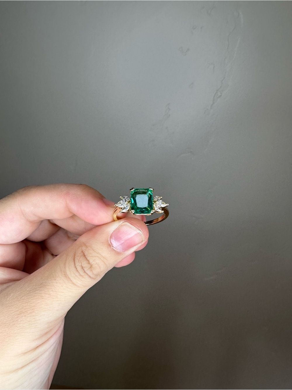 Emerald Green Gold Ring with Side Stones New Size 10